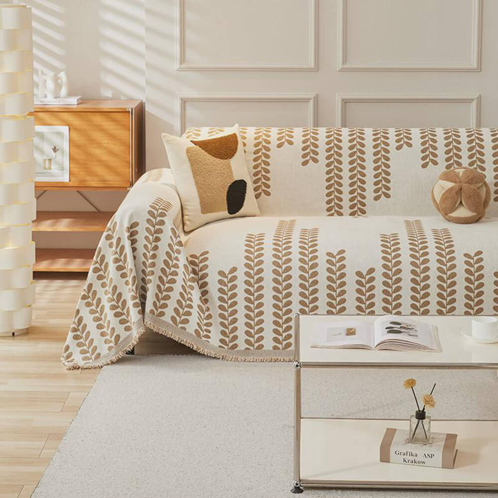 葉とフリンジの模様のソファカバー – 優雅さと快適さ