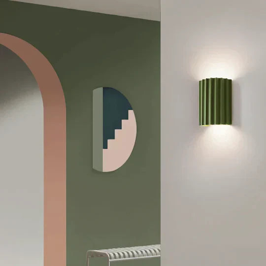 Modern Vägglampa i Resin – Elegans och Originalitet
