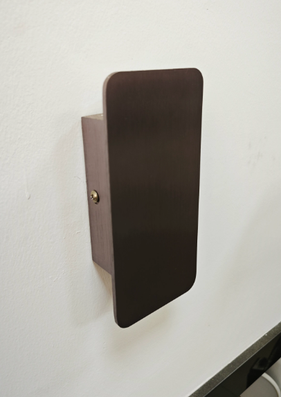 Minimalista LED Fali Lámpa – Finom Fény és Kortárs Vonal