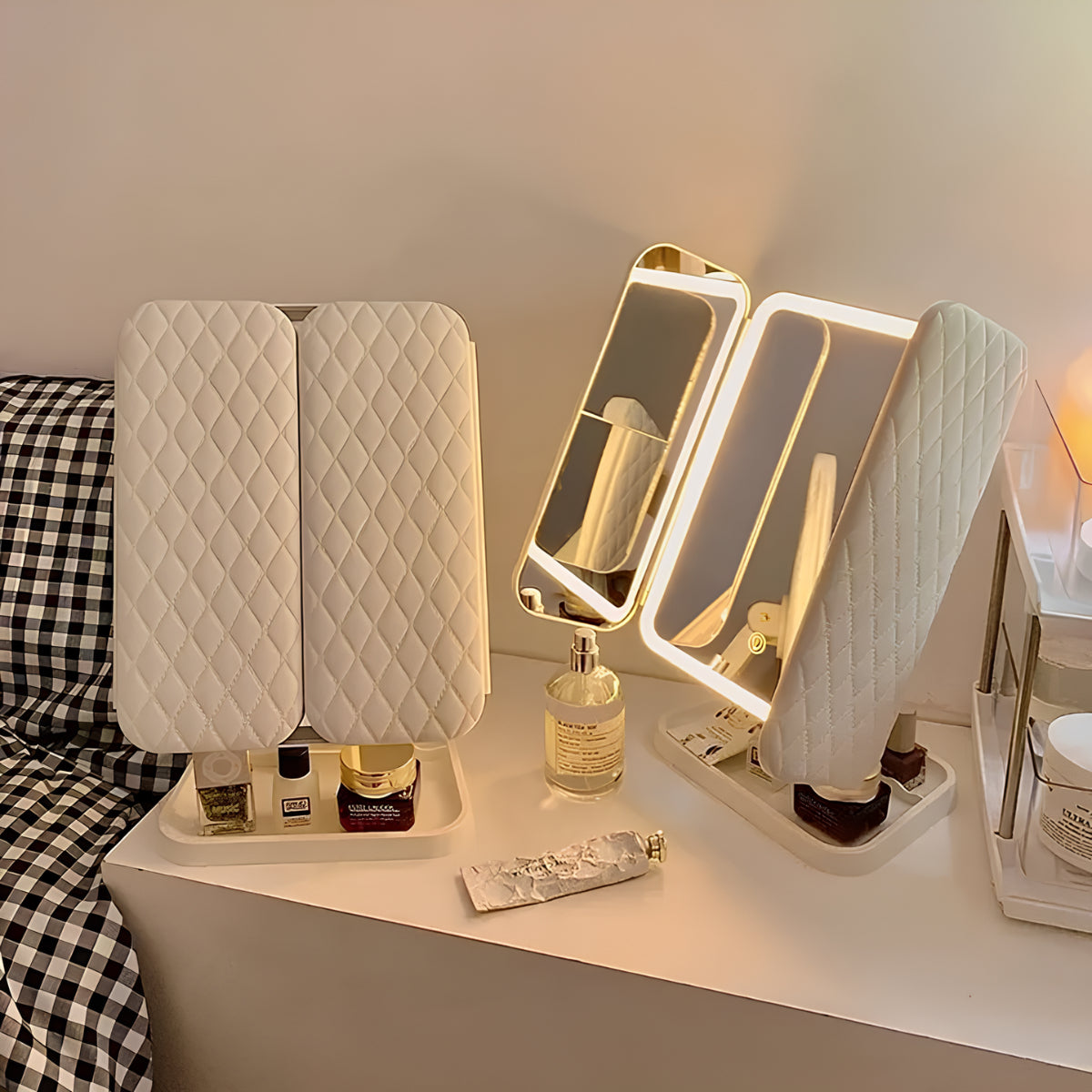 Slimme Spiegel — LED Verlichting En Moderne Weergave