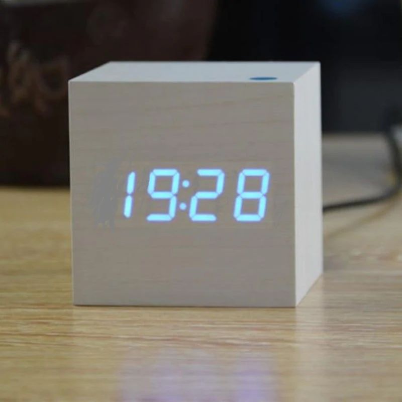 Kube Digital Klokke – Minimalistisk Design Og LED-skjerm