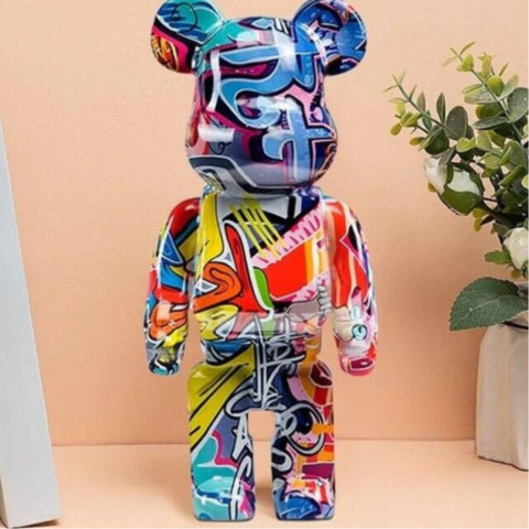 Dekorativ graffitiskulptur - ljusa färger och urban anda