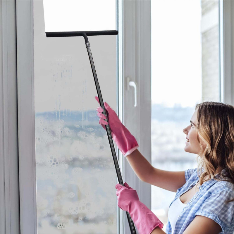 ראקלט טלסקופי למקלחת – ניקוי קל וללא מאמץ