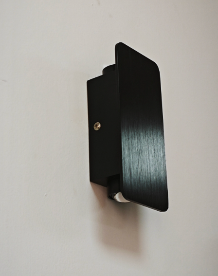 Minimalista LED Fali Lámpa – Finom Fény és Kortárs Vonal