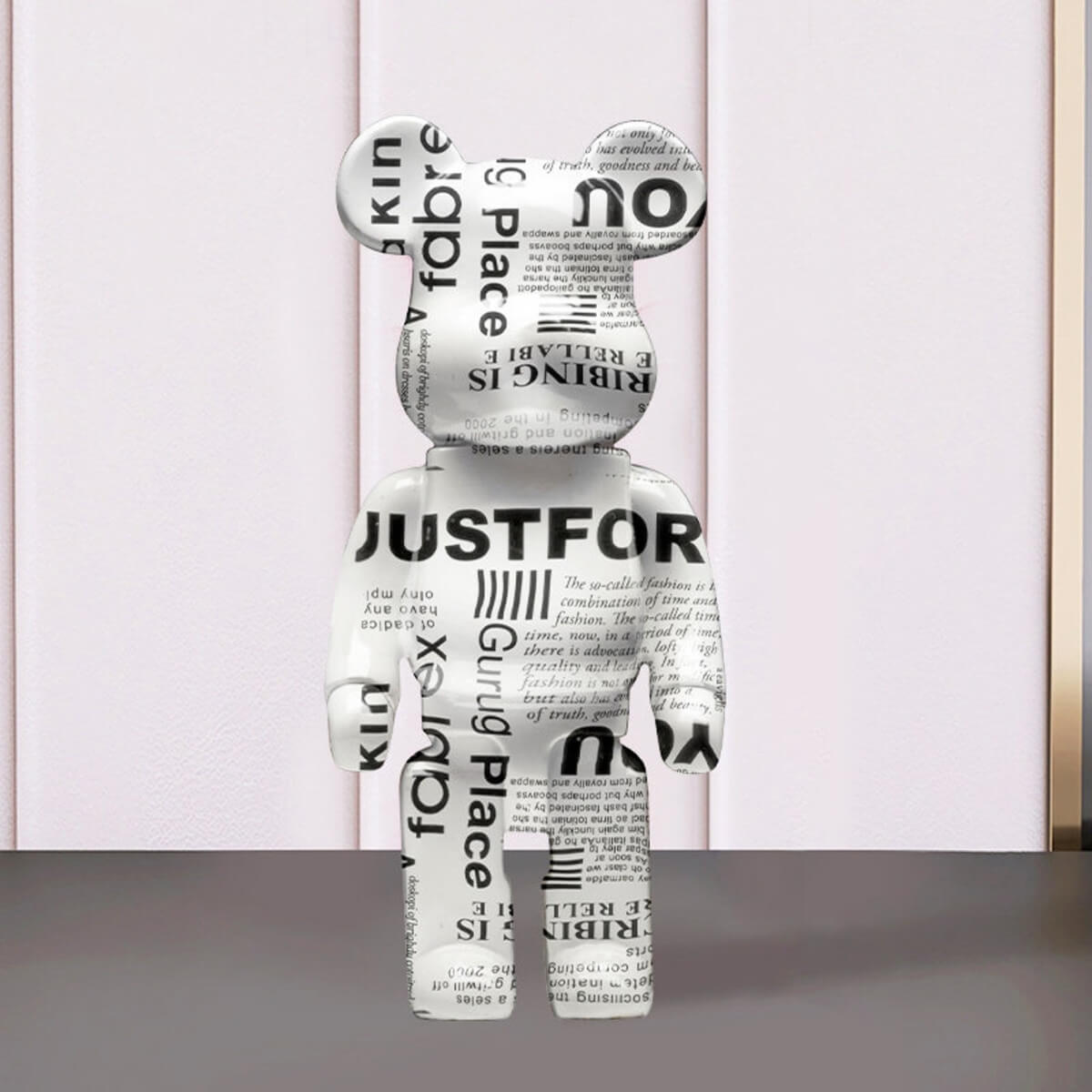 Dekorativ graffitiskulptur - ljusa färger och urban anda