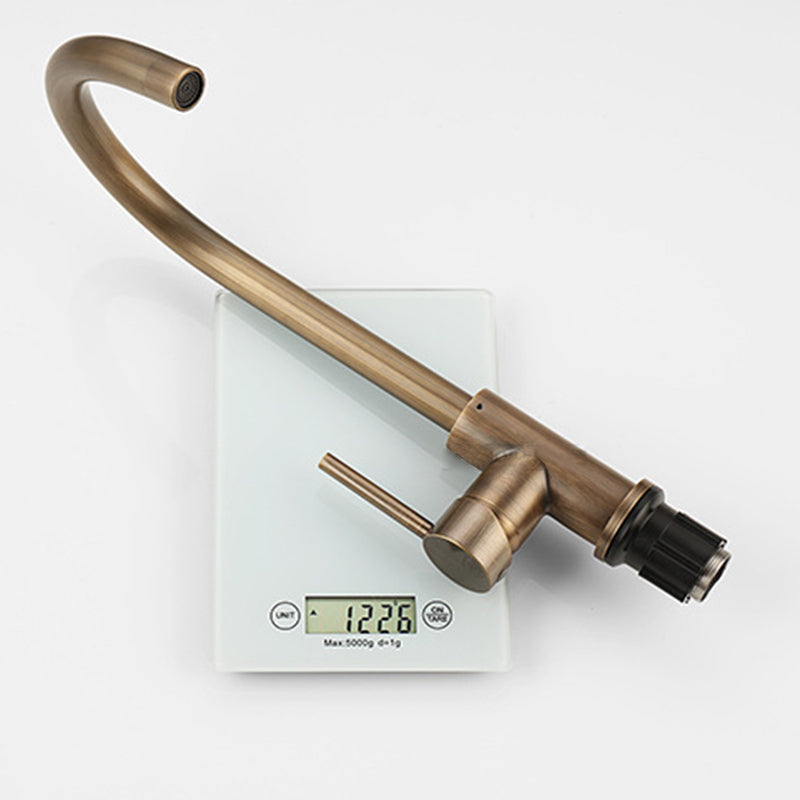 Elegant Kjøkkenkran – Antikk Bronse og Raffinert Design