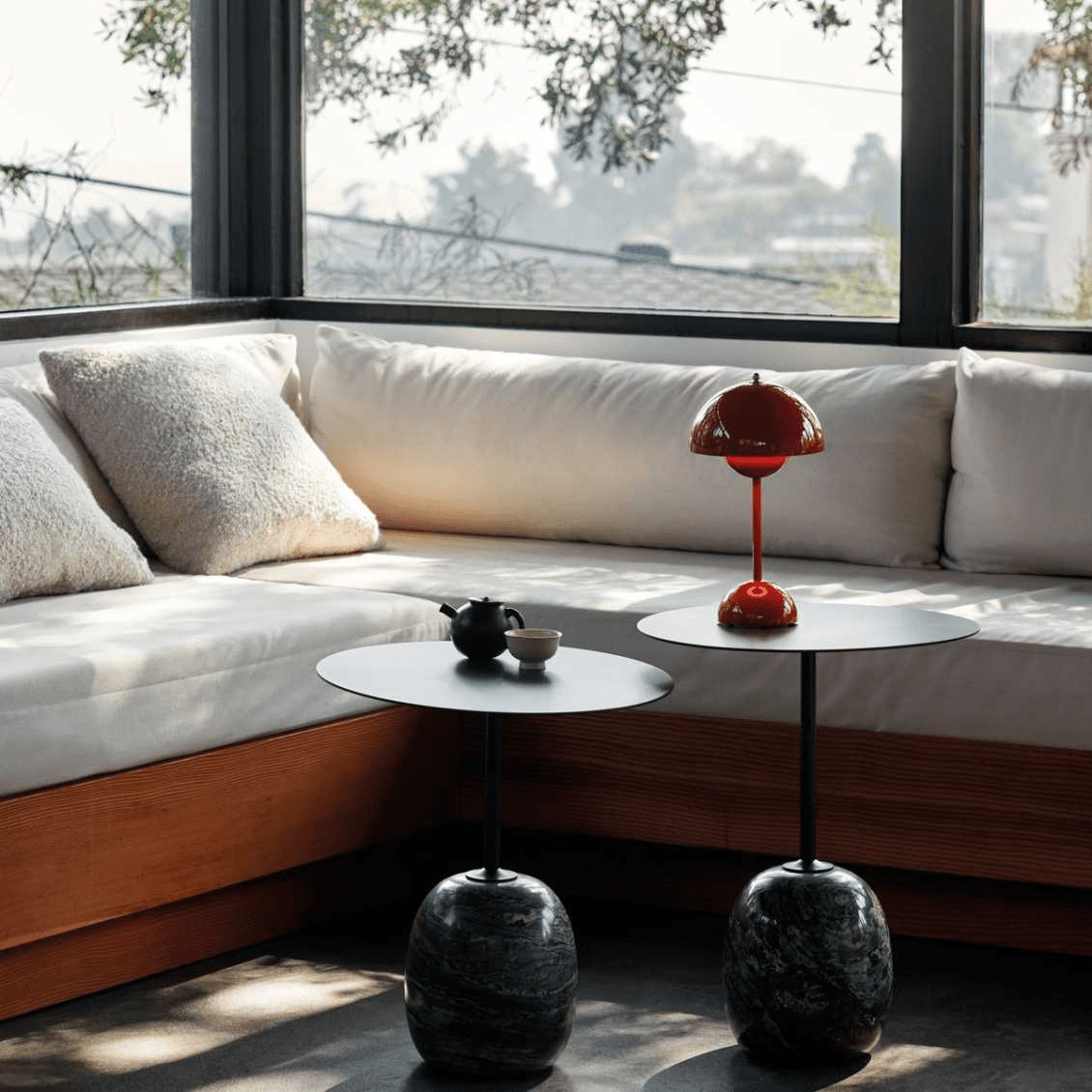 Lampa biurowa LED – nowoczesna prostota i funkcjonalność