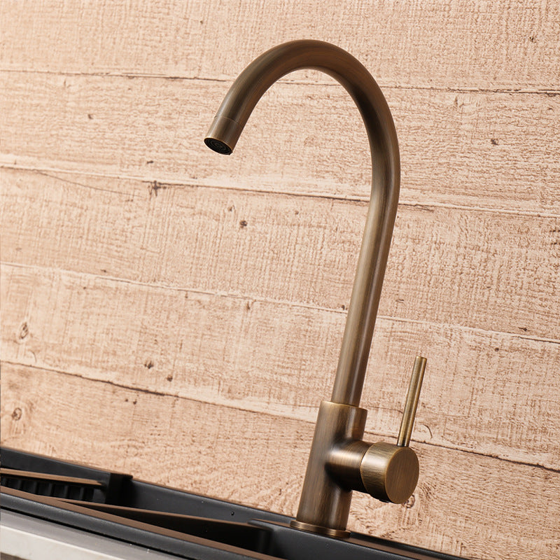 Elegant Kjøkkenkran – Antikk Bronse og Raffinert Design