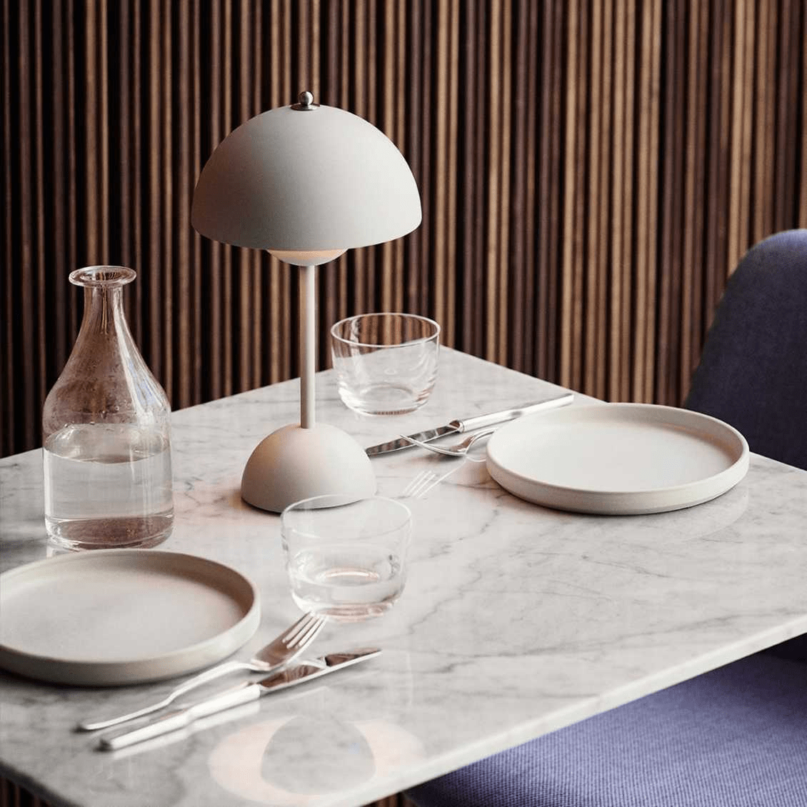 Lampa biurowa LED – nowoczesna prostota i funkcjonalność 