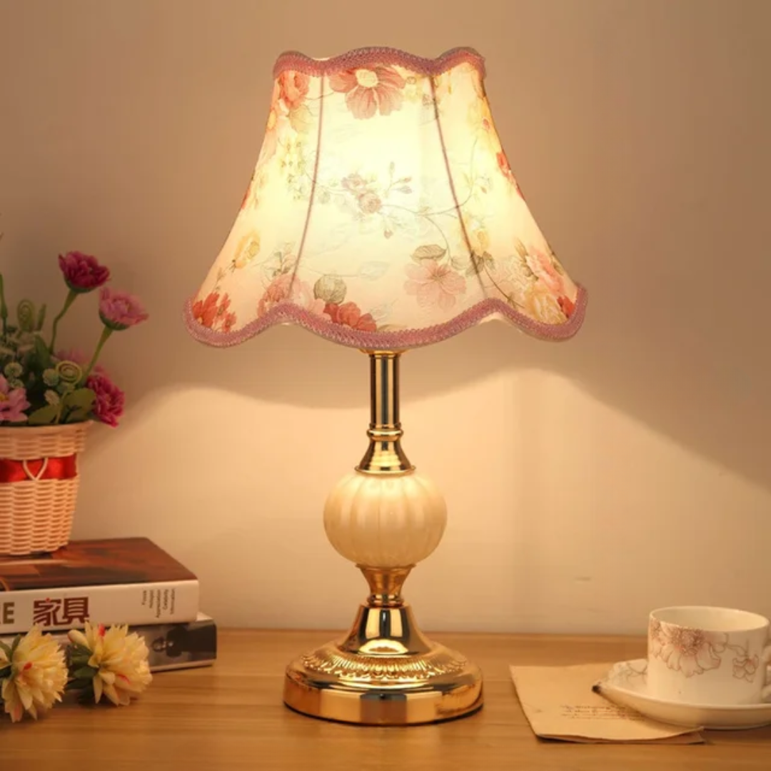 Lampa dekoracyjna stołowa – styl vintage i ponadczasowa elegancja 
