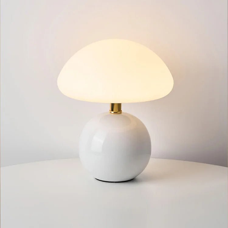 Bordlampe i form af en svamp – elegance og originalitet 