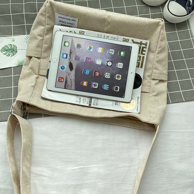 Shoulder Bag in Twill – Casual and Elegant Style 