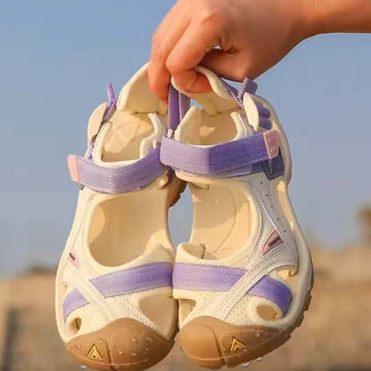 לוסיאן | סנדלי טיולים – נוחות ואחיזה בכל השטח 