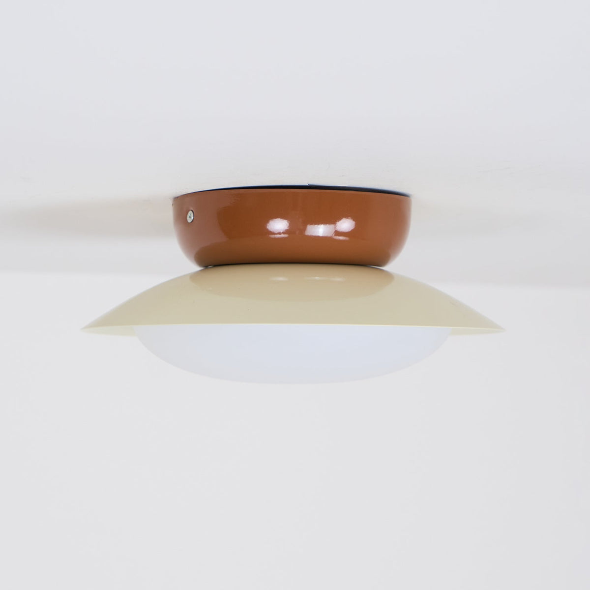 Okrúhle stropné svietidlo LED - prirodzená žiara a diskrétna elegancia