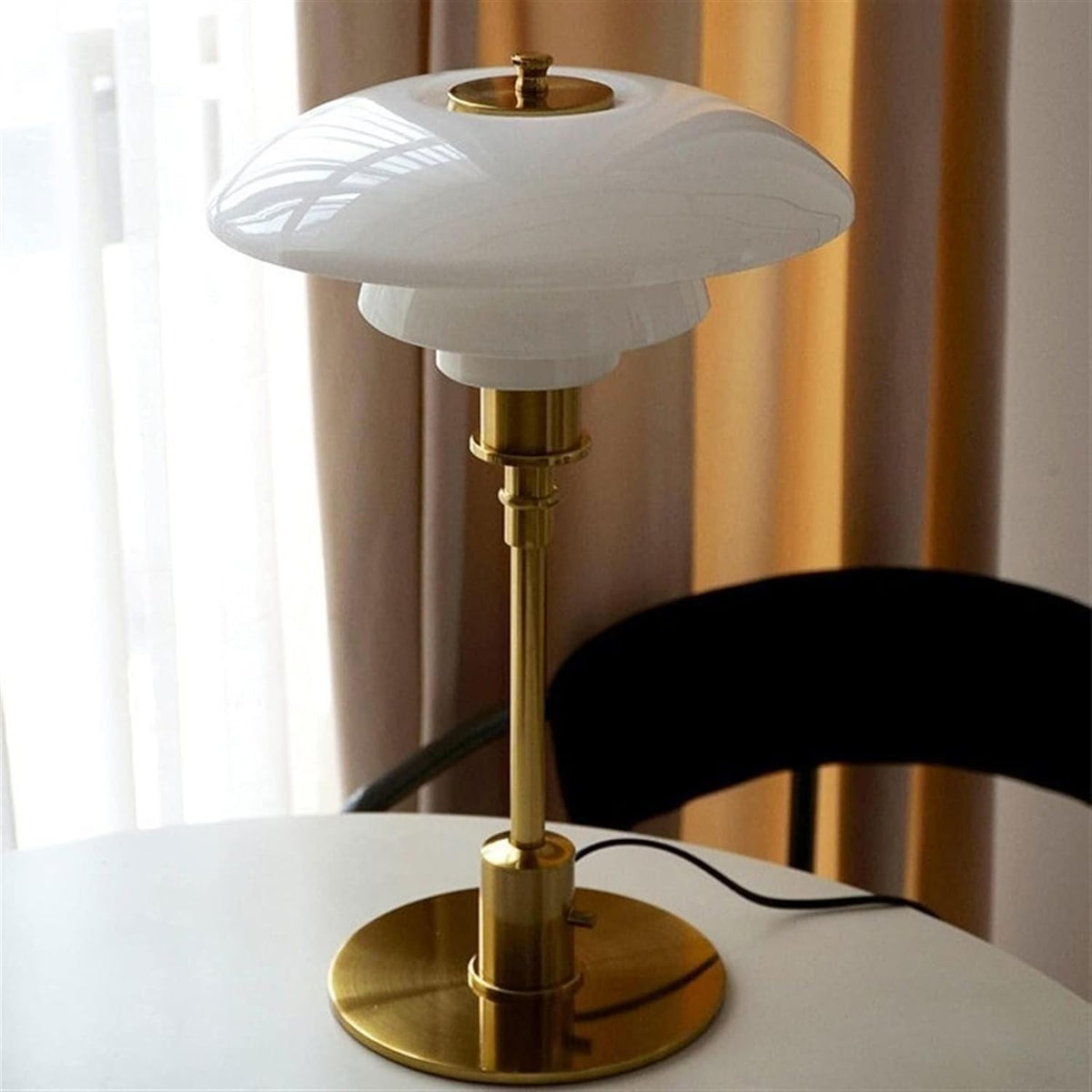 Lampa stołowa LED w stylu skandynawskim – miękkie i nowoczesne światło 