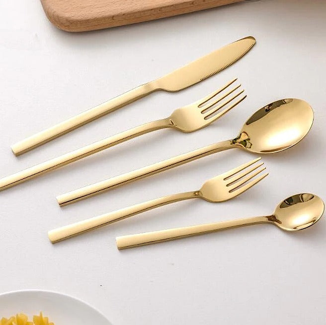 Complete Cutlery Set – Elegant Pieces for a Refined Table 
