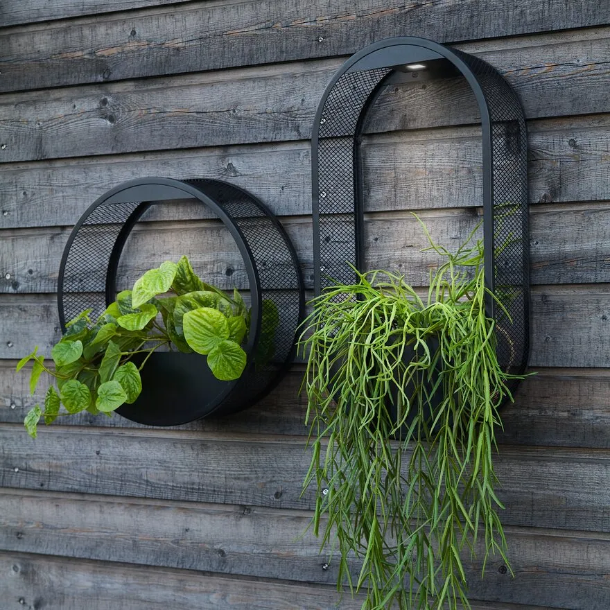 קולב קיר חיצוני סולארי – תאורה אוטומטית וחסכונית 