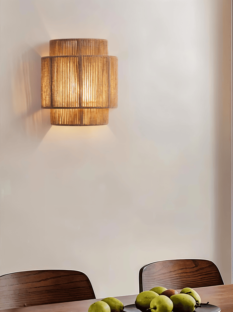 Ratanová nástenná lampa s odtieňom z konopného povrazu - prirodzené svetlo a autentický šarm