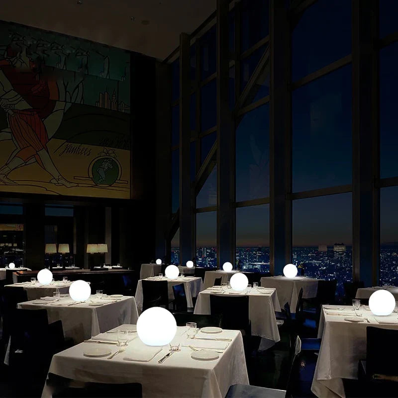 Lámpara Esférica Exterior Sin Cable – Iluminación Nómada y Elegante 