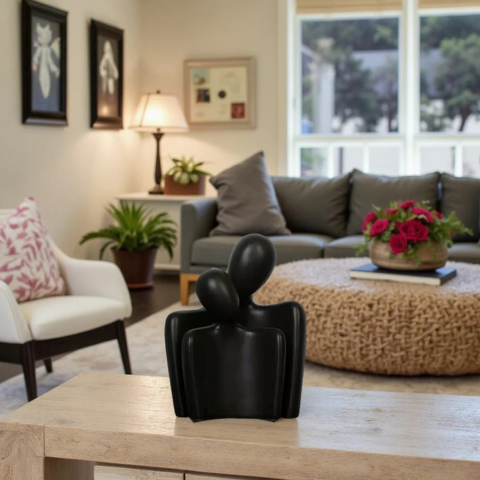 Embraced Couple Sculpture – Artistic and Emotional Allure 