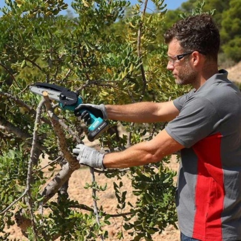 Serra Elétrica Recarregável – Portátil e Pronta a Usar 