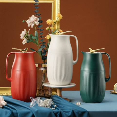 Moderna caraffa termica - Stile raffinato e funzionalità pratica