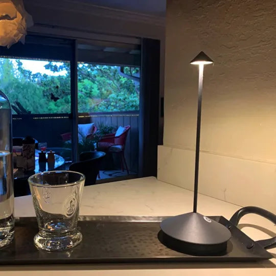 LED Bordlampe – Trådløs og Genopladelig 
