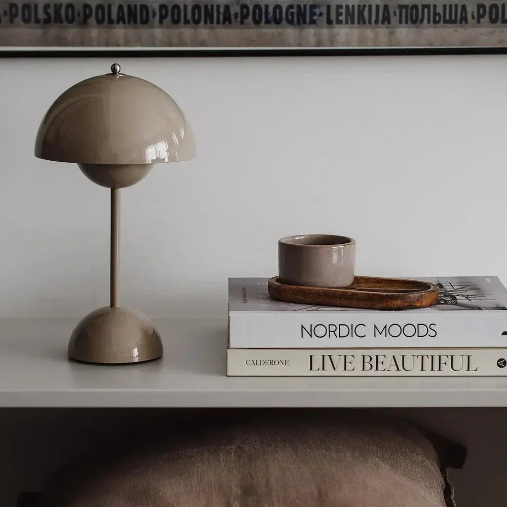 Stolná LED lampa – moderná jednoduchosť a funkčnosť 