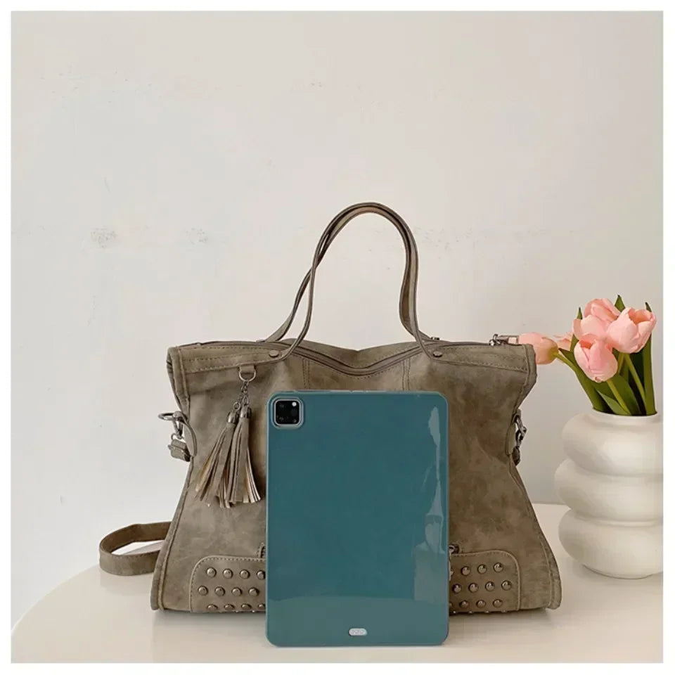 Σάντρα | Τσάντα Χειρός Πολυτελείας – Διακριτικότητα και Άνεση Χρήσης 