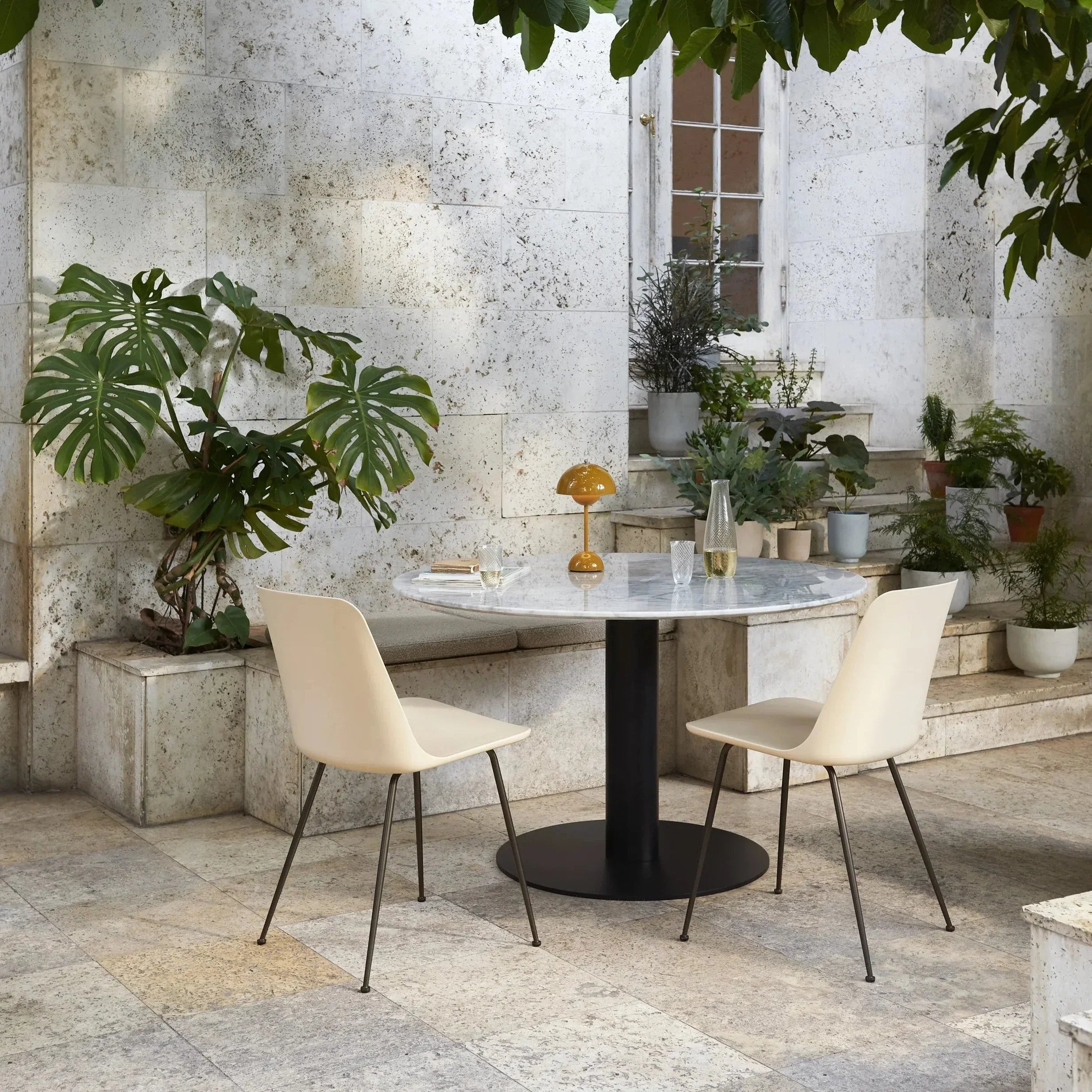 Lampa biurowa LED – nowoczesna prostota i funkcjonalność 