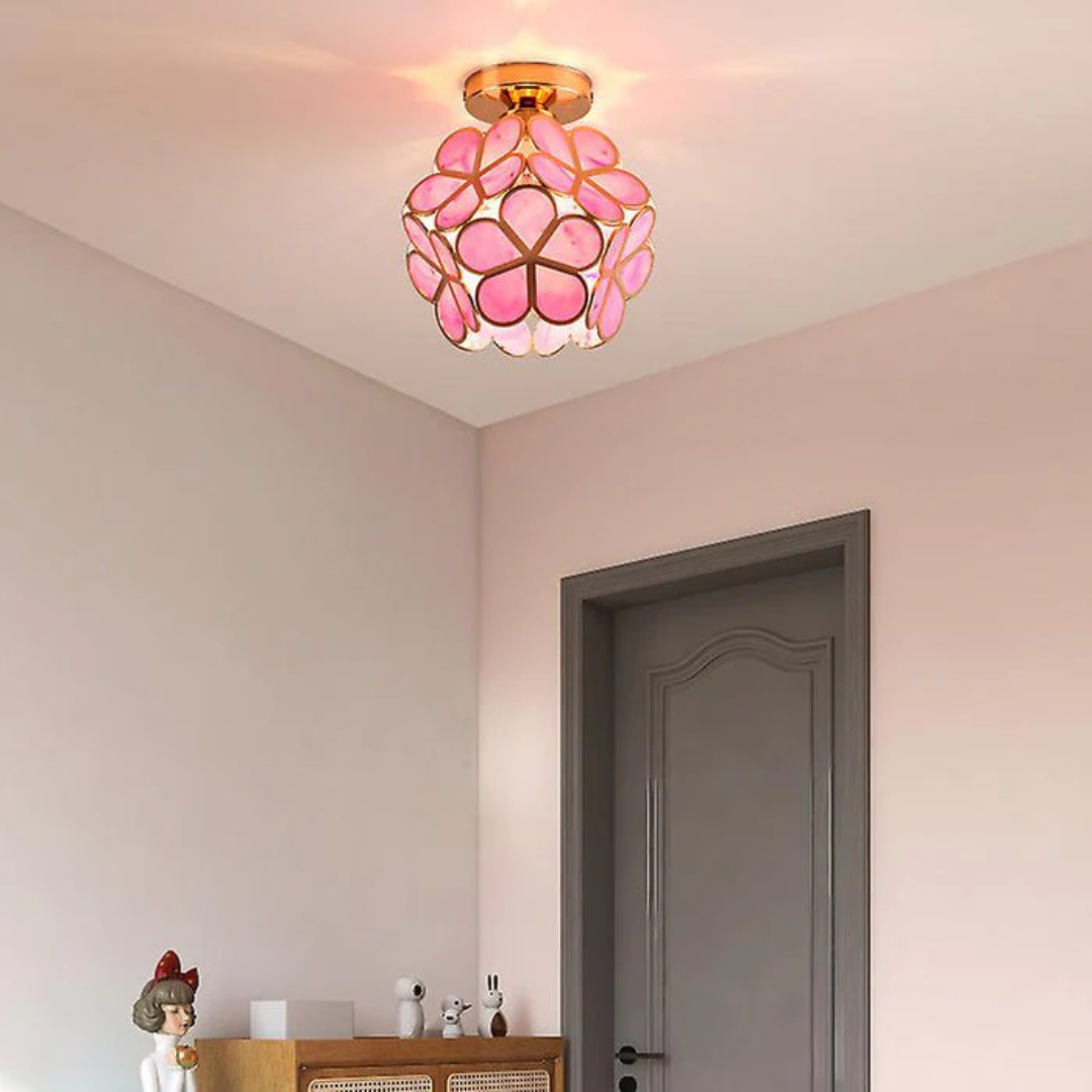 Lampa sufitowa w kształcie kwiatu – delikatny i nowoczesny design 