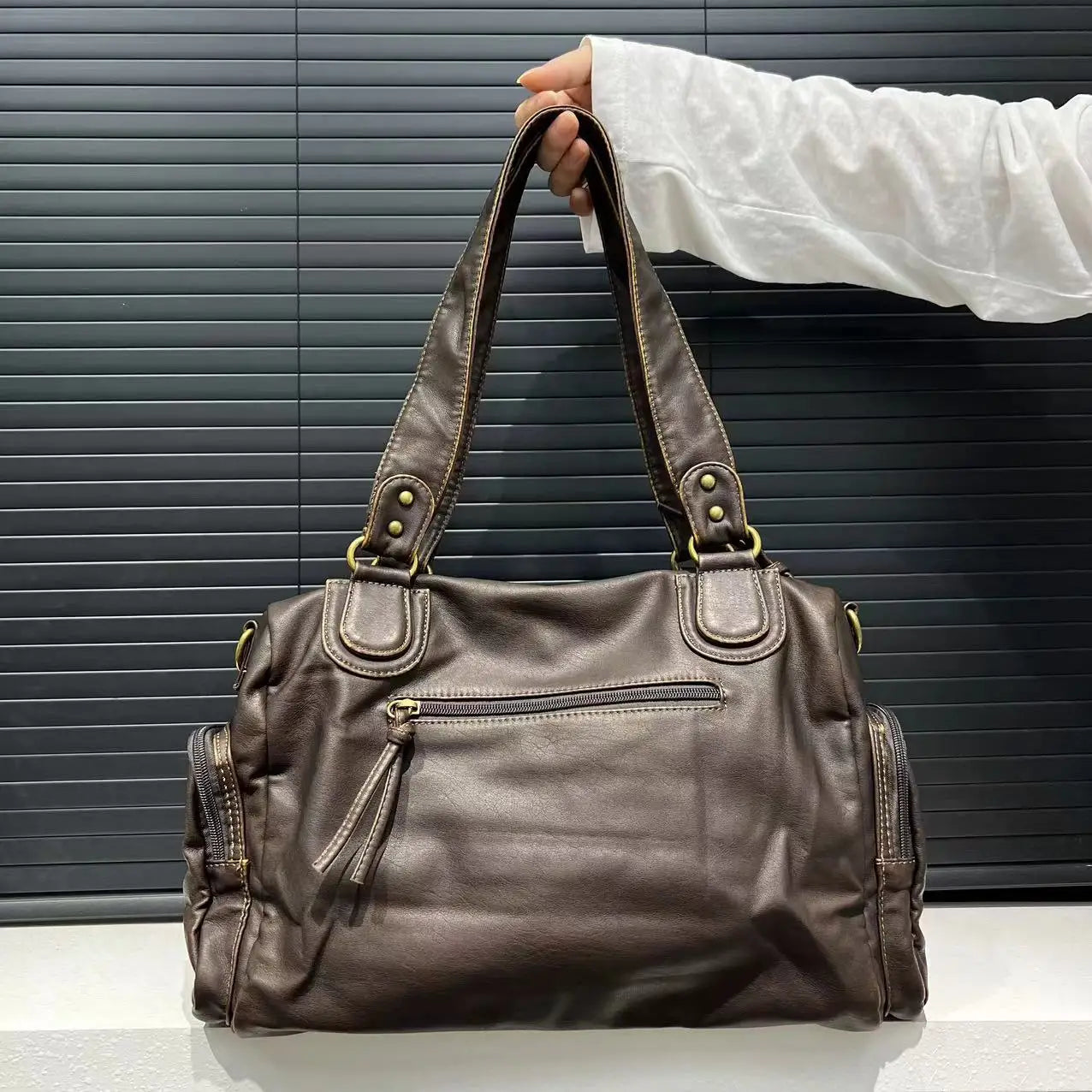 Clara | Retro Handbag with Shoulder Strap – Timeless Elegance and Vintage Style 